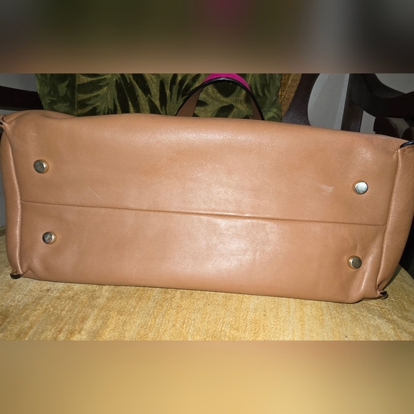 LEATHER KATE SPADE PURSE HANDBAG. SEE PICS FOR MEASUREMENTS AND SCUFFS ON CLOSUR - Picture 7 of 8